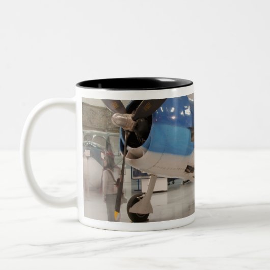 F-6FのHellcatの第二次世界大戦の戦闘機の ツートーンマグカップ (左)