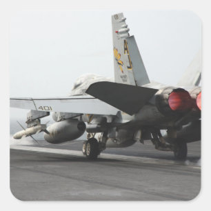 F/A-18Cのスズメバチはフライトデッキ2から進水します スクエアシール