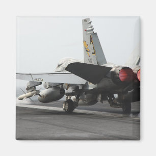 F/A-18Cのスズメバチはフライトデッキ2から進水します マグネット