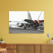 F/A-18Cホーネットがフライトデッキから発射 キャンバスプリント (インサイチュ (リビング))