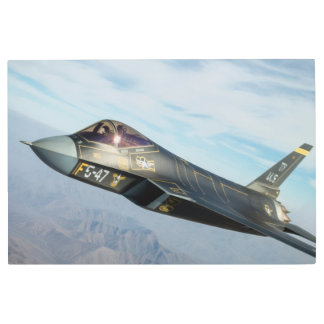 F Stealth Fighter Jet – Futuristic Military Air メタルプリント