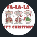 Fa La Christmas Tシャツとギフト ラウンドシール<br><div class="desc">クリスマスのTシャツ、マグカップ、カード、シール、トートバッグ、磁石などクリスマスの休日の服やギフトのアイテムは、ファラ読ラ・ラのキュートなクリスマスのネズミと文字を備えた3つのクリスマスだ。</div>