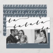 FA LA LAブラック&ブルーのタイポグラフィックのクリスマスフォト シーズンカード (正面/裏面)