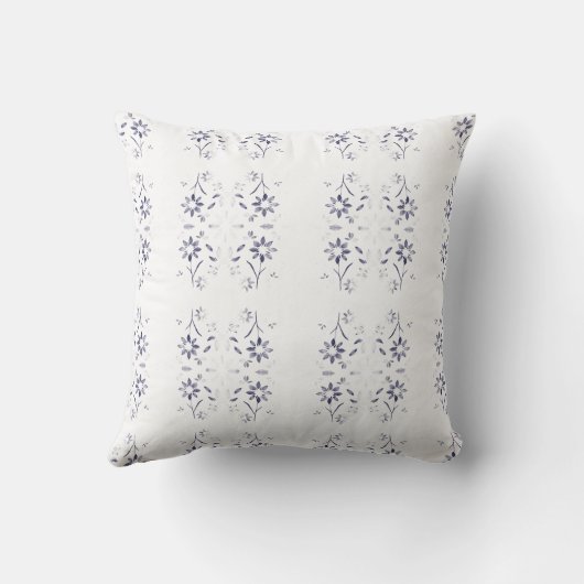 Faded Blue and White Floral Pattern クッション (裏面)