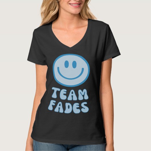 Fades or Braids Gender Reveal Retro Team Fades Tシャツ (正面)
