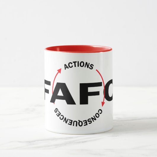 FAFO Actions Have Consequences マグカップ (中央)