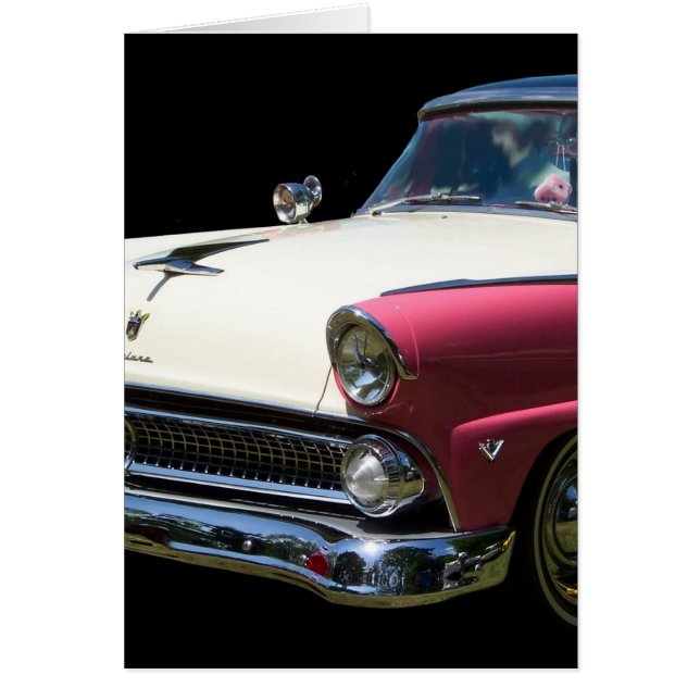 fairlaneの白い紫色のクロムクラシック車 (正面)