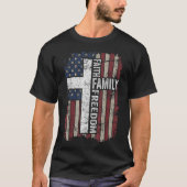 Faith Family Freedom USA Flag Cross Tシャツ (正面)