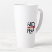 Faith Over Fear – 2 Timothy 1:7 カフェラテマグ (右アングル)