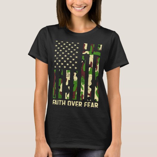 Faith Over Fear Christian Americn Flag Camouflage  Tシャツ (正面)