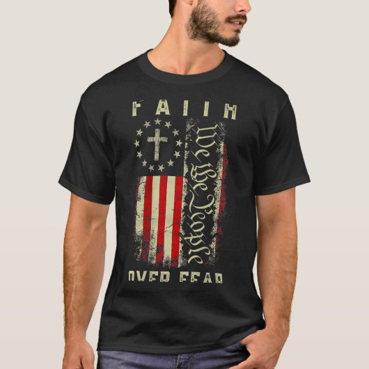 Faith Over Fear Christian Cross Usa American Flag Tシャツ (正面)