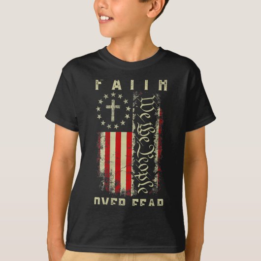 Faith Over Fear Christian Cross Usa American Flag Tシャツ (正面)