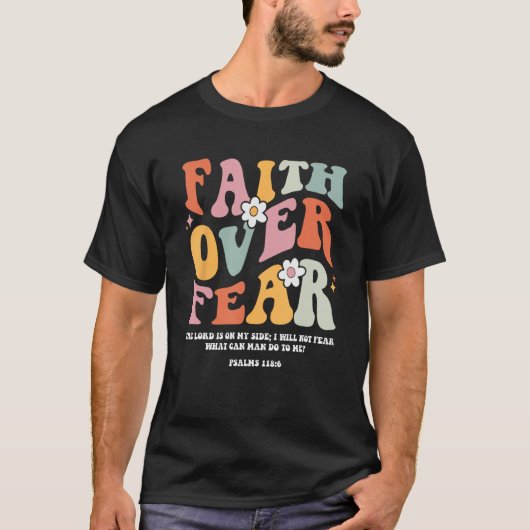 Faith Over Fear Retro Christian Bible Verse Groovy Tシャツ (正面)