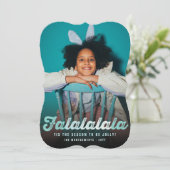 Falalalalala緑のスクリプトグラデーションおもしろいクリスマスフォト シーズンカード (スタンド正面)