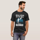 Falconer Falcon Hunter Falconer Tracker Duck Hunte Tシャツ (正面フル)