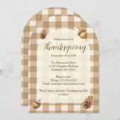 Fall Acorns Pine Cones Gingham Thanksgiving Arch 招待状 (正面/裏面)