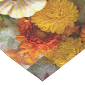 Fall centerpiece of pumpkins and chrysanthemums ロングテーブルランナー (コーナー)