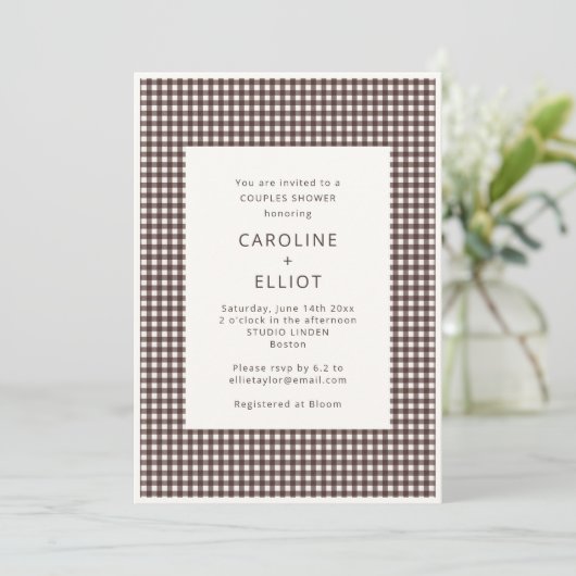 Fall Chocolate Brown Gingham Plaid Couples Shower 招待状 (スタンド正面)