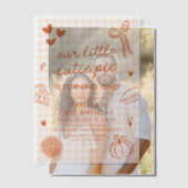 Fall Cute Hand Drawn Our Little Cutie Pie Birthday ベラム紙招待状 (オフセット (カップル))