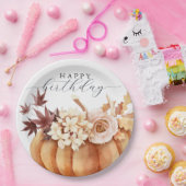 Fall Floral Pumpkin Woman Happy Birthday ペーパープレート (パーティー)