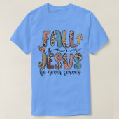 Fall For Jesus He Never Leaves Autumn Christian Pr Tシャツ (デザイン正面)
