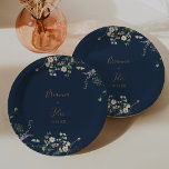 Fall Garden Wildflower Minimalist Wedding Cake ペーパープレート<br><div class="desc">This fall garden wildflower minimalist wedding cake paper plate is perfect for a modern wedding reception. The design features pink,  blush,  rose and purple hand-painted wild flowers with butterflies.

Make it your own by adding the names of the bride and groom and wedding date.</div>