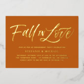 Fall In Love Lettering オレンジ色のエンゲージメントパーティー 箔招待状 (正面)
