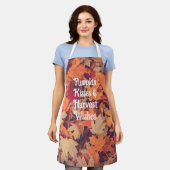 Fall Leaves Pumpkin Kisses & Harvest Wishes  エプロン (着用した状態)
