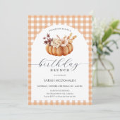 Fall Pumpkin Woman Birthday Brunch Plaid 招待状 (スタンド正面)