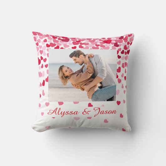 Falling Hearts Love Throw Pillow クッション (正面)