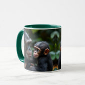 Famille chimpanzés : une maman singe et son bébé. マグカップ (正面左)