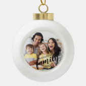 FAMILY モダン Name 2写真スクリプトカスタム色 セラミックボールオーナメント (正面)
