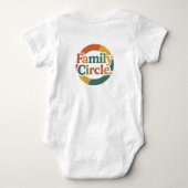 Family Circle – 一緒にいるのが一番大好き ベビーボディスーツ (裏面)
