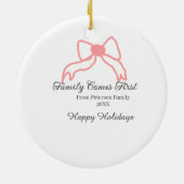 Family comes first red bow family name holidays セラミックオーナメント (裏面)