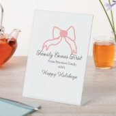 Family comes first red bow family name holidays 台座サイン (インサイチュ)