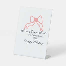 Family comes first red bow family name holidays 台座サイン