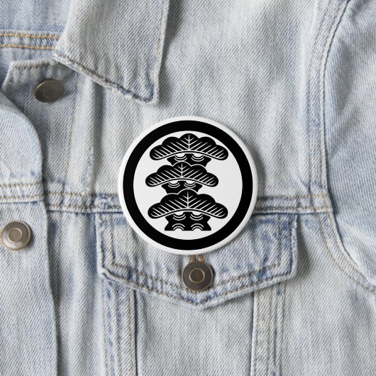 [Family Crests] Left-align 3tier pine tree w/round 缶バッジ (インサイチュ)