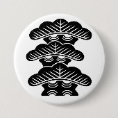 [Family Crests] Left-aligned 3tiered pine trees 缶バッジ (正面)