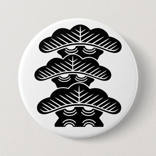 [Family Crests] Left-aligned 3tiered pine trees 缶バッジ (正面)