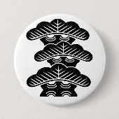 [Family Crests] Right-aligned 3tiered pine trees 缶バッジ (正面)