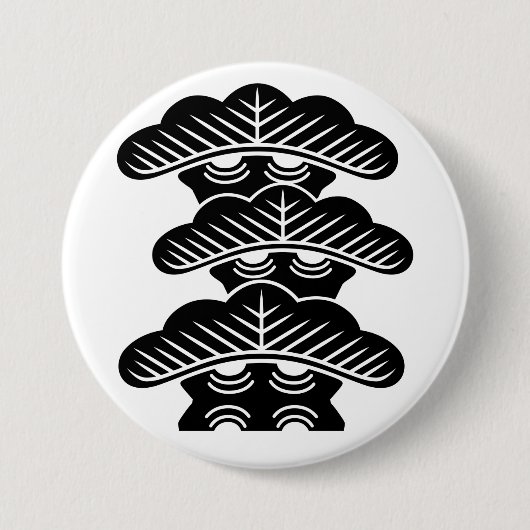 [Family Crests] Right-aligned 3tiered pine trees 缶バッジ (正面)