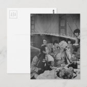 Family Dining at the Bridge ポストカード (正面/裏面)