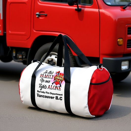 Family Fights Together Back Red ダッフルバッグ