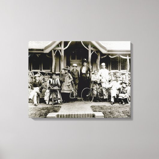 Family Group、c.1900(b/w写真) キャンバスプリント (正面)