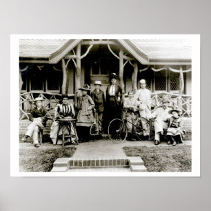 Family Group、c.1900（b/w写真） ポスター