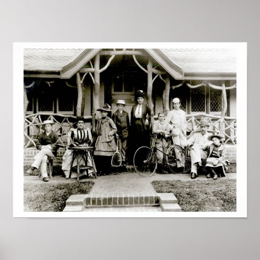 Family Group、c.1900（b/w写真） ポスター (正面)