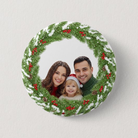 Family in the Snow Button – Cute Christmas Family  缶バッジ (正面)