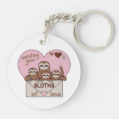 Family of Sloths with Envelope, Heart and Text キーホルダー (裏面)