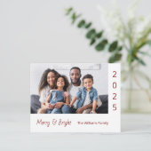 Family Photo Merry and Bright Modern Christmas Red シーズンポストカード (スタンド正面)