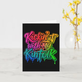 Family Reunion Funny Kickin It With My Kinfolk カード (黄色い花)